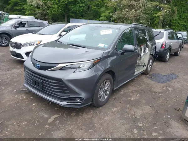 5TDJRKEC3SS233492 2025 TOYOTA SIENNA - Image 2