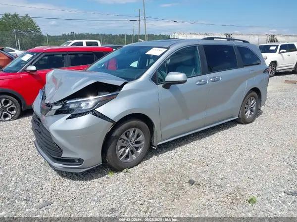 5TDJRKEC3SS236876 2025 TOYOTA SIENNA - Image 2