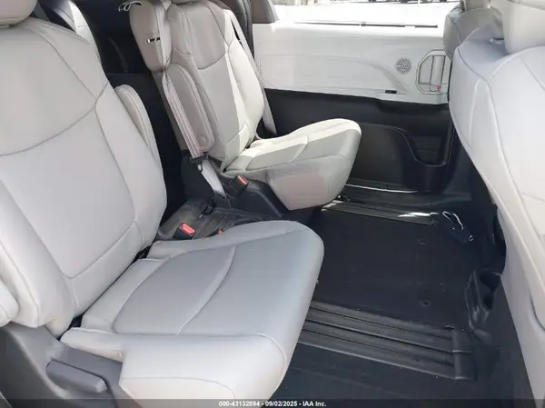 5TDJRKEC3SS236876 2025 TOYOTA SIENNA - Image 8
