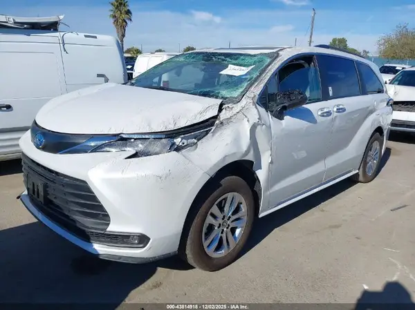 5TDJRKEC3SS258165 2025 TOYOTA SIENNA - Image 2