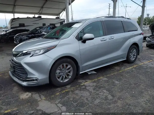 5TDJRKEC4MS031618 2021 TOYOTA SIENNA - Image 2