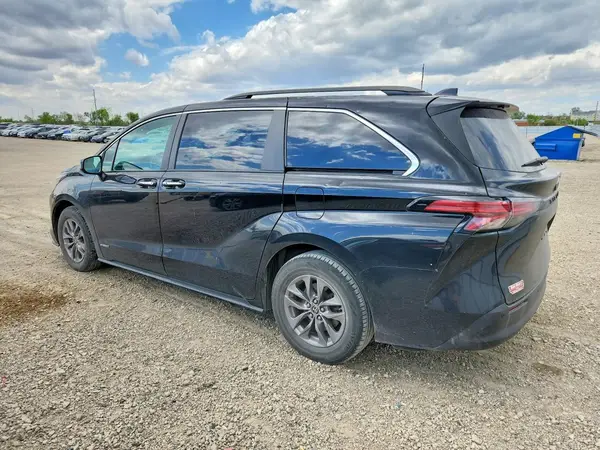 5TDJRKEC4MS067504 2021 TOYOTA SIENNA - Image 2