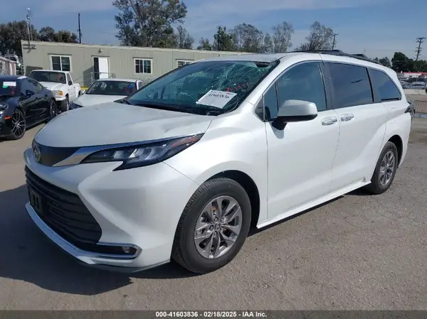 5TDJRKEC4NS075796 2022 TOYOTA SIENNA - Image 2