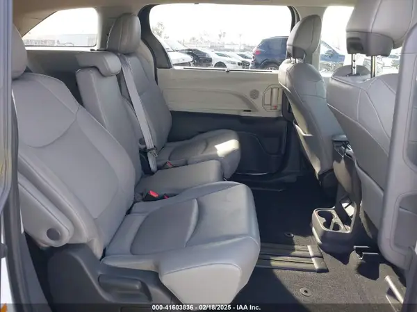 5TDJRKEC4NS075796 2022 TOYOTA SIENNA - Image 8