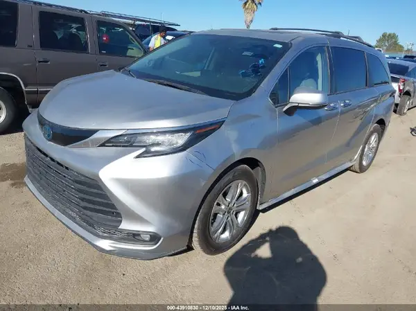 5TDJRKEC4NS087334 2022 TOYOTA SIENNA - Image 2