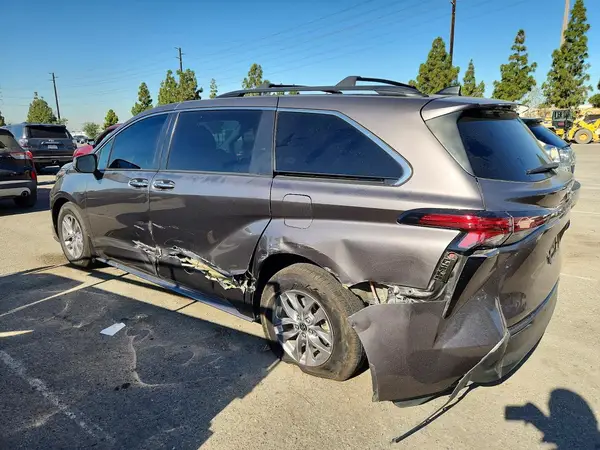 5TDJRKEC4NS098012 2022 TOYOTA SIENNA - Image 2
