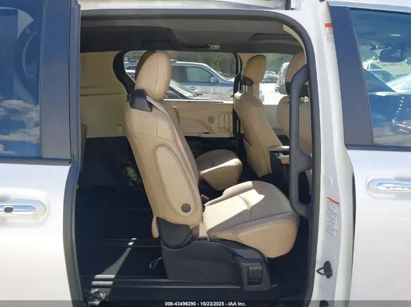 5TDJRKEC4NS115584 2022 TOYOTA SIENNA - Image 8