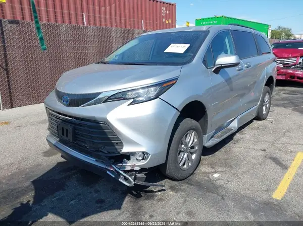 5TDJRKEC4NS128268 2022 TOYOTA SIENNA - Image 2