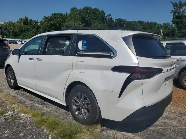 5TDJRKEC4PS162956 2023 TOYOTA SIENNA - Image 2