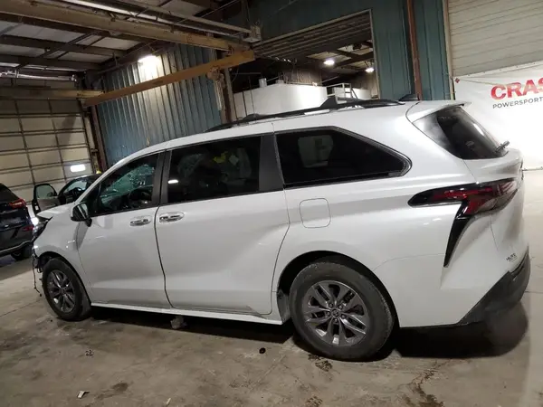 5TDJRKEC4PS178185 2023 TOYOTA SIENNA - Image 2