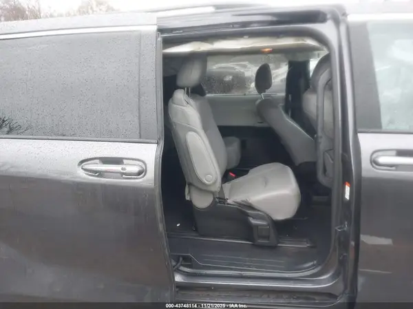 5TDJRKEC4SS225868 2025 TOYOTA SIENNA - Image 8