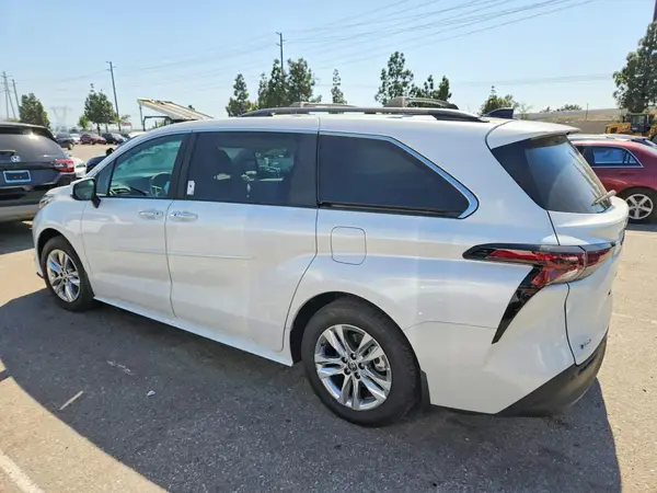 5TDJRKEC4SS247448 2025 TOYOTA SIENNA - Image 2