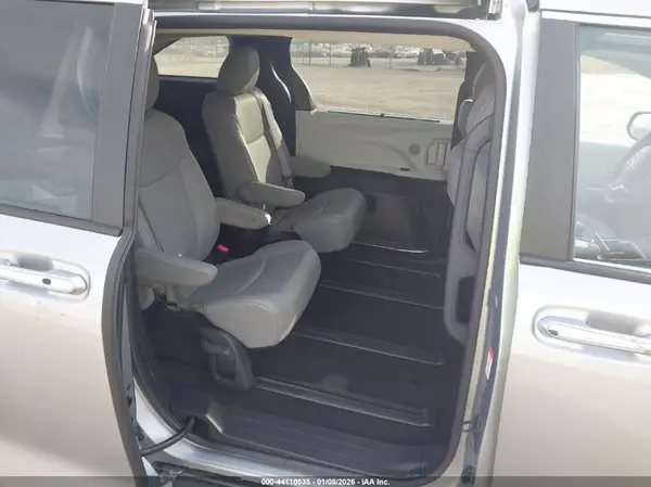 5TDJRKEC4SS253332 2025 TOYOTA SIENNA - Image 8