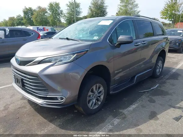 5TDJRKEC5MS063932 2021 TOYOTA SIENNA - Image 2