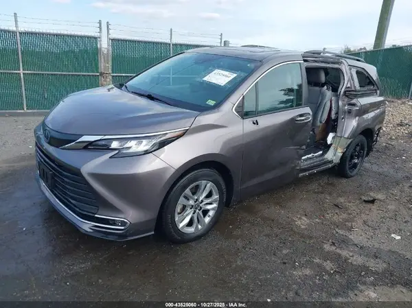 5TDJRKEC5NS091036 2022 TOYOTA SIENNA - Image 2