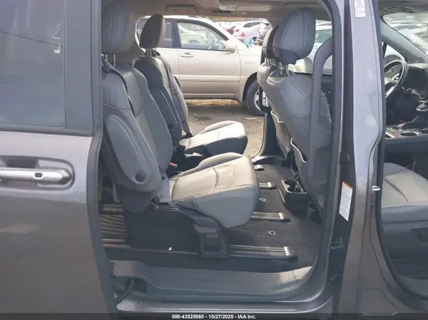 5TDJRKEC5NS091036 2022 TOYOTA SIENNA - Image 8
