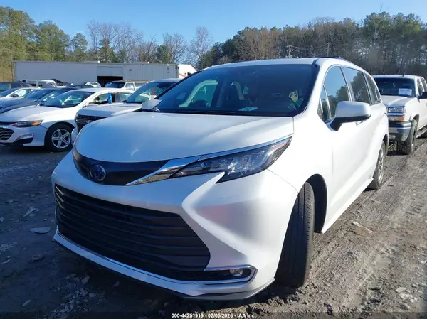 5TDJRKEC5NS091585 2022 TOYOTA SIENNA - Image 2