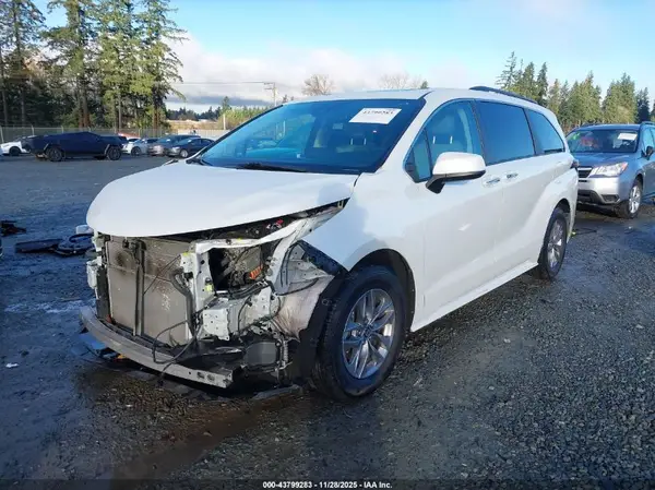 5TDJRKEC5NS096236 2022 TOYOTA SIENNA - Image 2