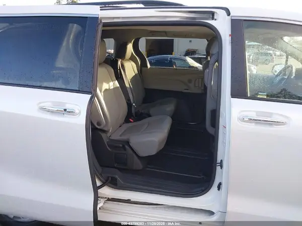 5TDJRKEC5NS096236 2022 TOYOTA SIENNA - Image 8