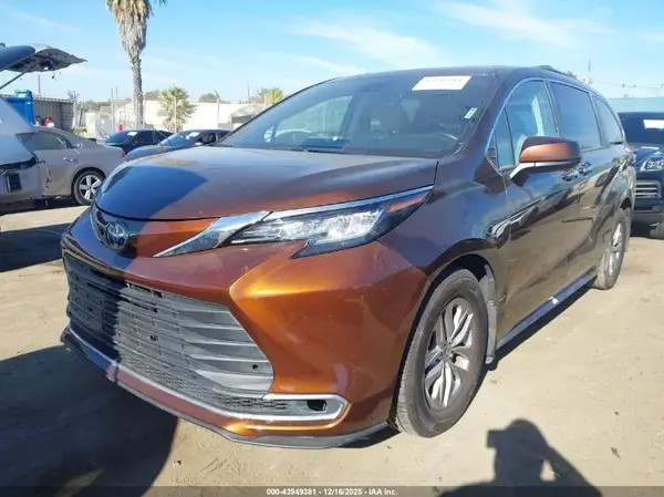 5TDJRKEC5NS100611 2022 TOYOTA SIENNA - Image 2