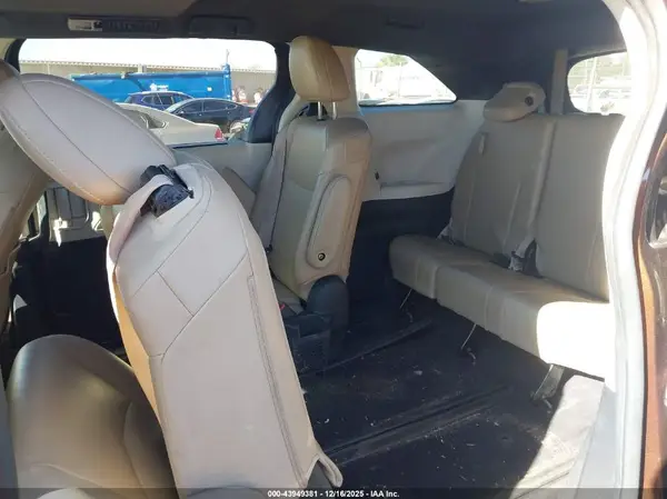 5TDJRKEC5NS100611 2022 TOYOTA SIENNA - Image 8