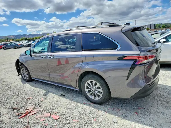 5TDJRKEC5NS101046 2022 TOYOTA SIENNA - Image 2
