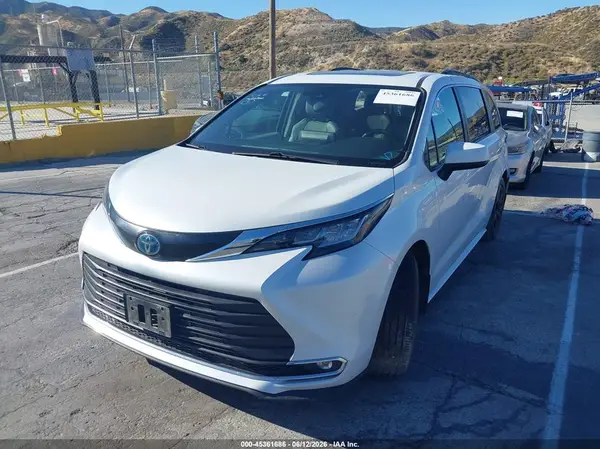 5TDJRKEC5NS102780 2022 TOYOTA SIENNA - Image 2
