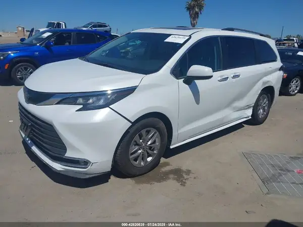 5TDJRKEC5NS117943 2022 TOYOTA SIENNA - Image 2