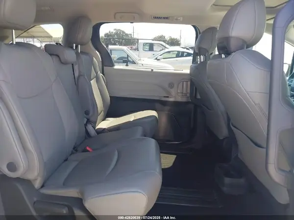 5TDJRKEC5NS117943 2022 TOYOTA SIENNA - Image 8