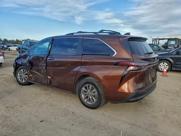 5TDJRKEC5PS150525 2023 TOYOTA SIENNA - Image 2