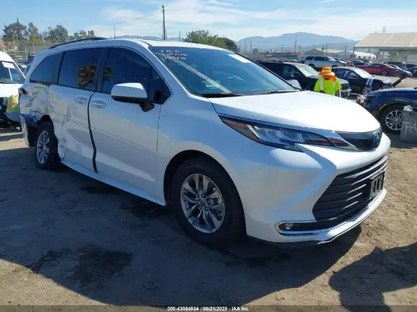 5TDJRKEC5PS167082 2023 TOYOTA SIENNA - Image 1