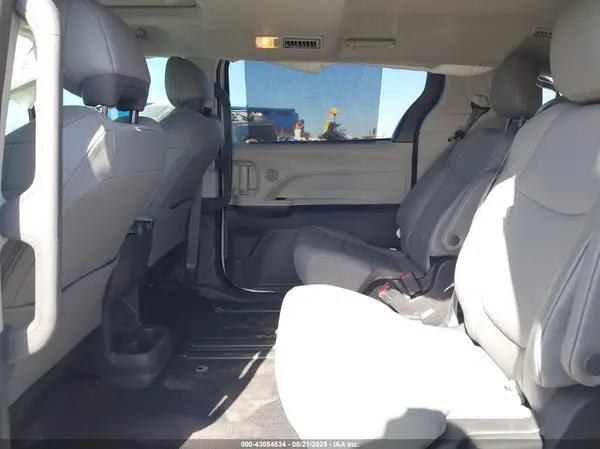 5TDJRKEC5PS167082 2023 TOYOTA SIENNA - Image 8