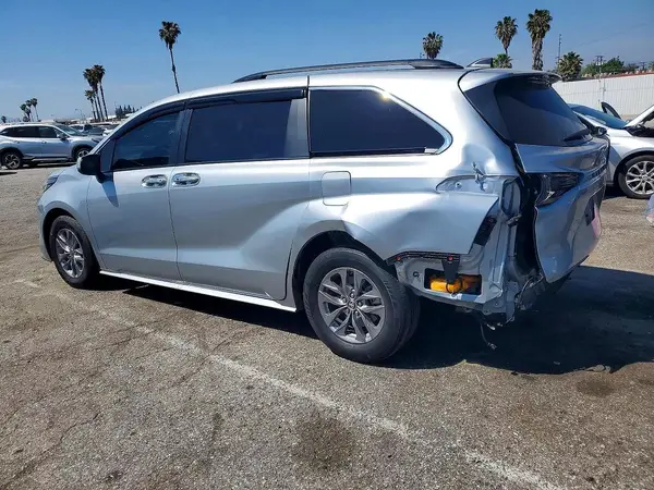 5TDJRKEC5PS175490 2023 TOYOTA SIENNA - Image 2