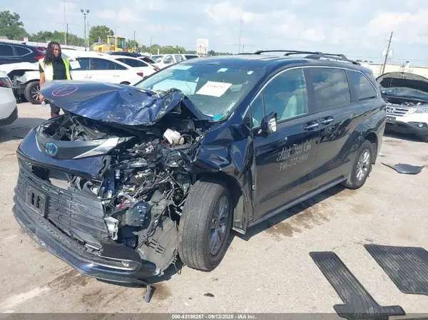 5TDJRKEC5SS230691 2025 TOYOTA SIENNA - Image 2