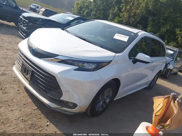 5TDJRKEC5SS232229 2025 TOYOTA SIENNA - Image 2