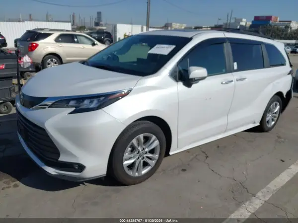 5TDJRKEC5SS253341 2025 TOYOTA SIENNA - Image 2
