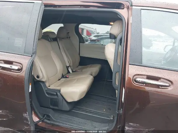 5TDJRKEC6MS020054 2021 TOYOTA SIENNA - Image 8