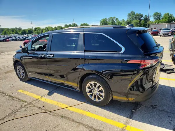 5TDJRKEC6MS025660 2021 TOYOTA SIENNA - Image 2