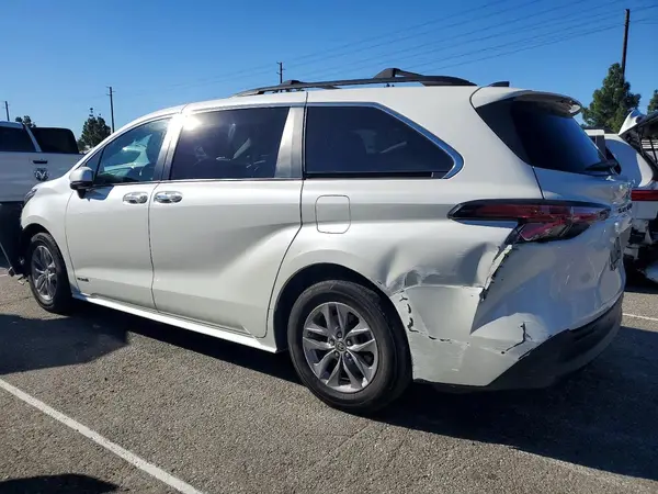 5TDJRKEC6MS056813 2021 TOYOTA SIENNA - Image 2