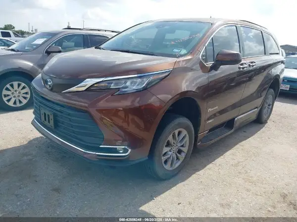 5TDJRKEC6MS065866 2021 TOYOTA SIENNA - Image 2