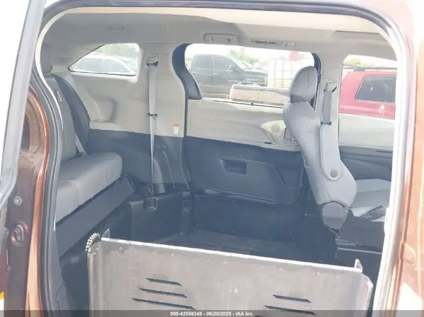 5TDJRKEC6MS065866 2021 TOYOTA SIENNA - Image 8