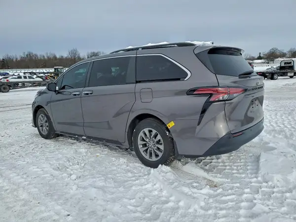 5TDJRKEC6NS100133 2022 TOYOTA SIENNA - Image 2