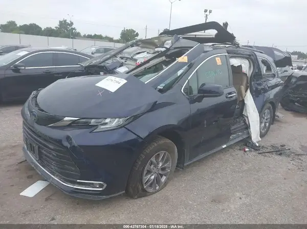5TDJRKEC6PS168807 2023 TOYOTA SIENNA - Image 2
