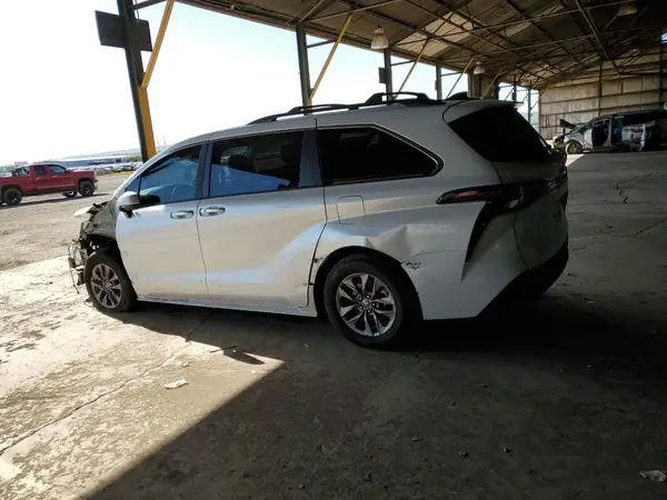 5TDJRKEC6RS185805 2024 TOYOTA SIENNA - Image 2