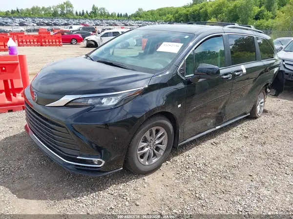 5TDJRKEC6RS204689 2024 TOYOTA SIENNA - Image 2