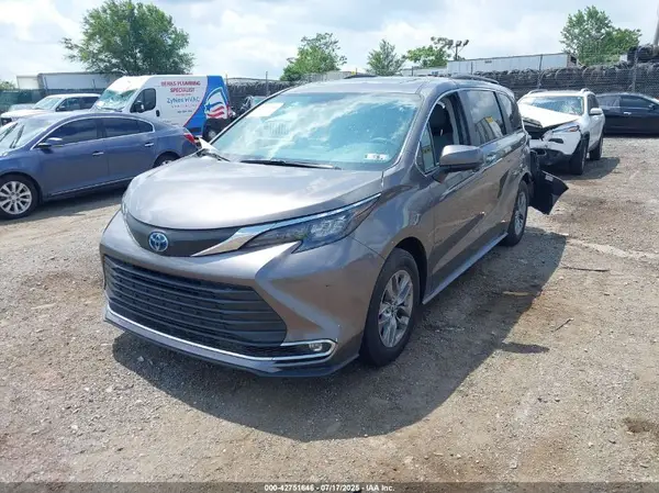 5TDJRKEC6RS204711 2024 TOYOTA SIENNA - Image 2