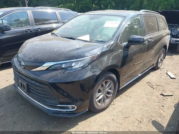5TDJRKEC6RS209990 2024 TOYOTA SIENNA - Image 2