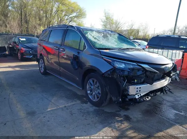 5TDJRKEC6RS217300 2024 TOYOTA SIENNA - Image 1