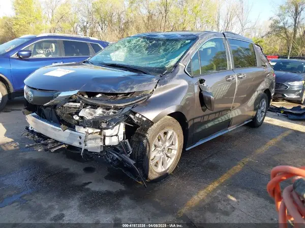 5TDJRKEC6RS217300 2024 TOYOTA SIENNA - Image 2