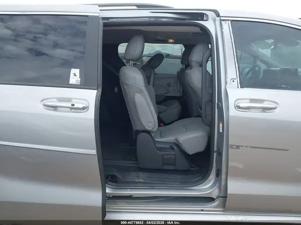 5TDJRKEC6SS257172 2025 TOYOTA SIENNA - Image 8